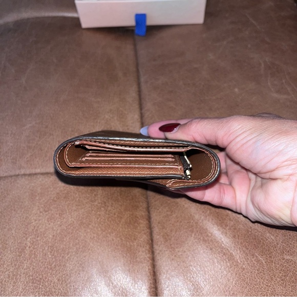 Louis Vuitton Monogram Victorine wallet - Picture 10 of 16